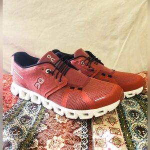 On Cloud Womens Shoes 9.5